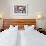 מלון Bayerisch Meran 3*
