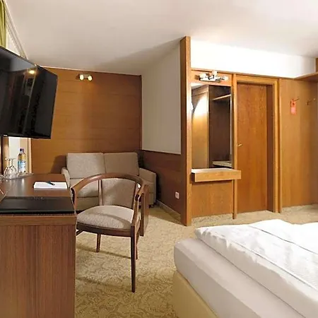 호텔 Bayerisch Meran 3*